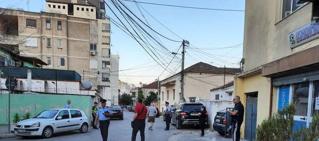 Aksidenton të moshuarën dhe largohet nga vendngjarja, policia e Durrësit në kërkim të shoferit