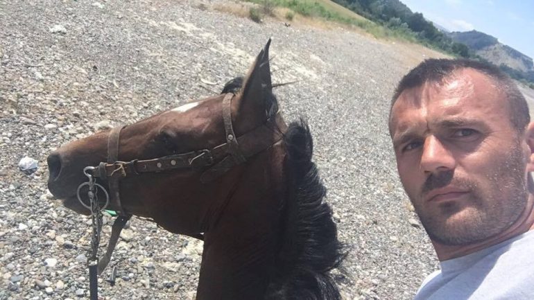 Biznesmenit që mbeti i vrarë në Velipojë 3 vite më parë i ekzekutuan djalin