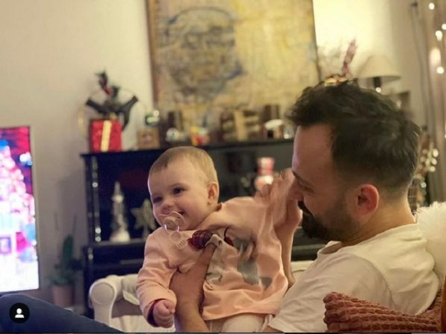 “Kur Jonida s’është në shtëpi”, Besniku zbulon çfarë i mëson të bijës kur janë vetëm