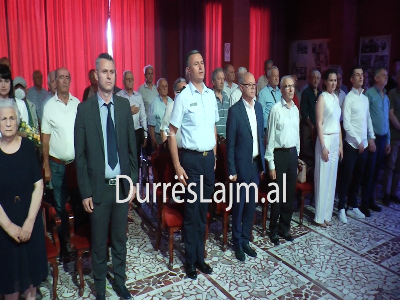 U akordohet titulli “Qytetar Nderi” i qarkut Durrës dy pilotëve, Mahmut Hysa dhe Besnik Shahi (VIDEO)