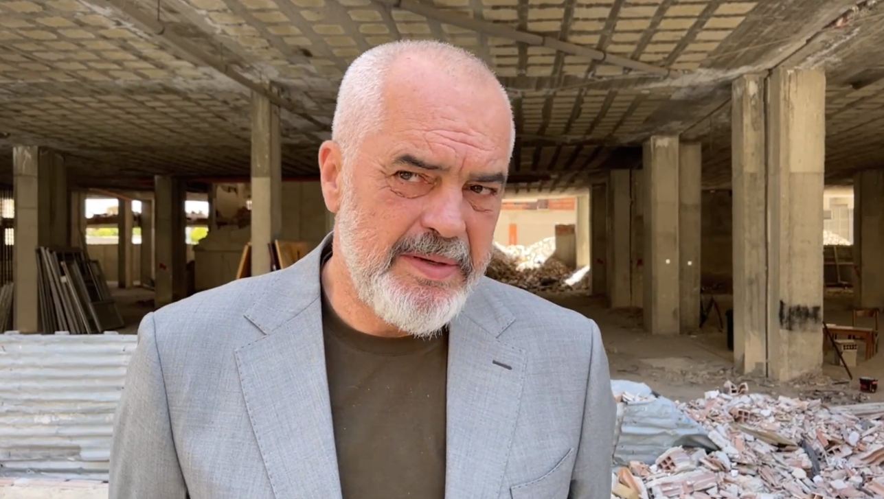 Rama inspekton riparimin e pallateve me dëmtime DS4 në Durrës (VIDEO)