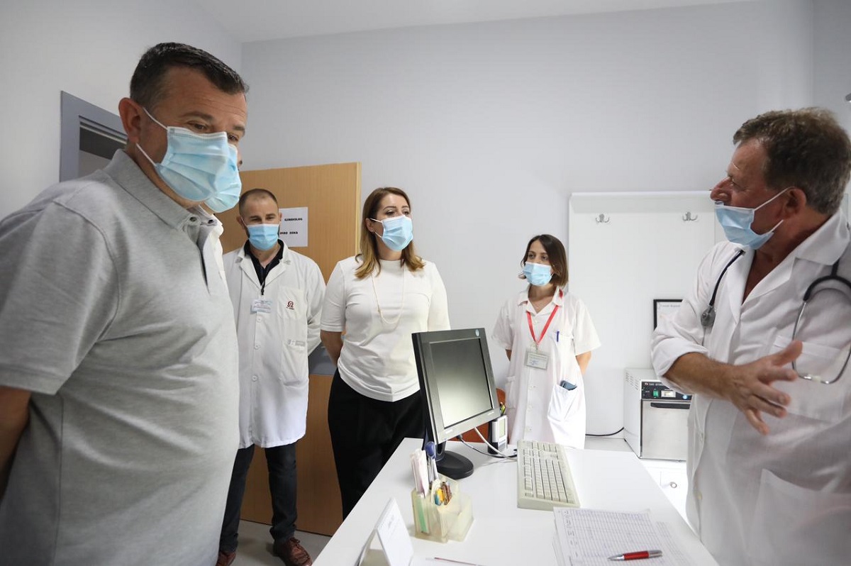 Manastirliu: Ditën e hënë vijnë rreth 14 mijë vaksina Pfizer