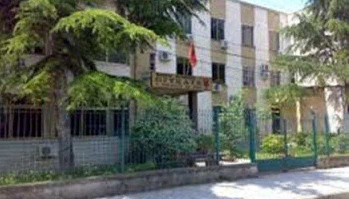 Gjykata e Fierit i përgjigjet akuzave të Çuçit: Gjyqtari s’mund të caktojë një masë më të rëndë se ajo e kërkuar nga prokurori