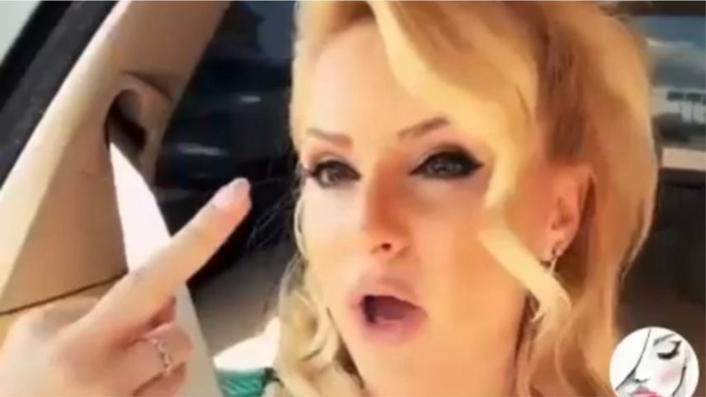 Publikohen të tjera video të kryegjyqtares Enkeleda Kapedani