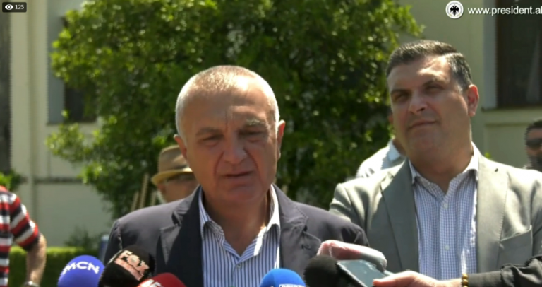 Meta citon biblën nga kisha: Zoti t’i falë ata që s’dinë çfarë bëjnë