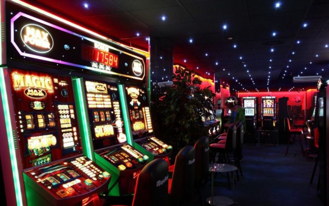 Ushtronin aktivitetin e lojrave të fatit në lokal, policia arreston dy pronarët, procedon penalisht dy të tjerë