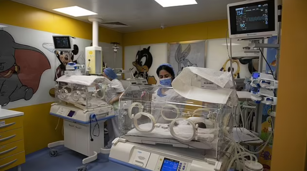 Rekord në lindje, 37-vjeçarja sjell në jetë dhjetënjakë