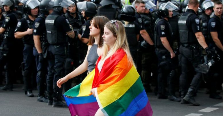 Merkel e quan “të gabuar” ligjin hungarez për LGBTQ