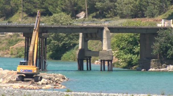 Nxirrnin zhavorr pa leje nga lumi, procedohet penalisht inspektori dhe 2 administratorët e firmave (EMRAT)