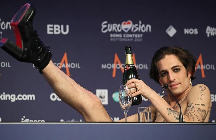 Gazetarët francezë e akuzuan se po konsumonte kokainë, lideri i “Maneskin” zbulon nëse do t’i denoncojë