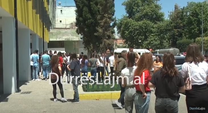 2652 maturantë në Durrës i nënshtrohen provimit të parë të Maturës Shtetërore (VIDEO)