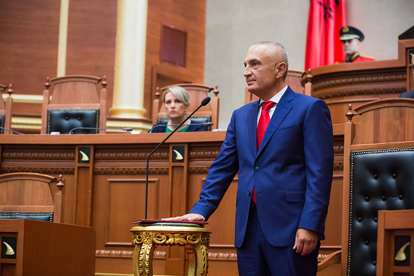 Parlamenti vendos sot për shkarkimin e Presidentit Meta