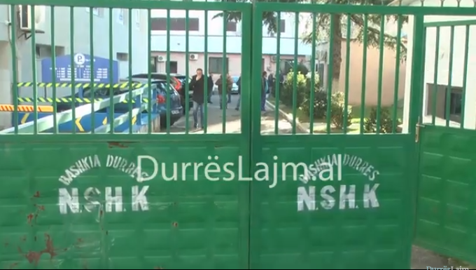 Bashkia e Durrësit i heq Ndërmarrjeve të Shërbimeve Komunale sektorin e gjelbërimit, ja kujt drejtorie i kalojnë 113 punonjësit