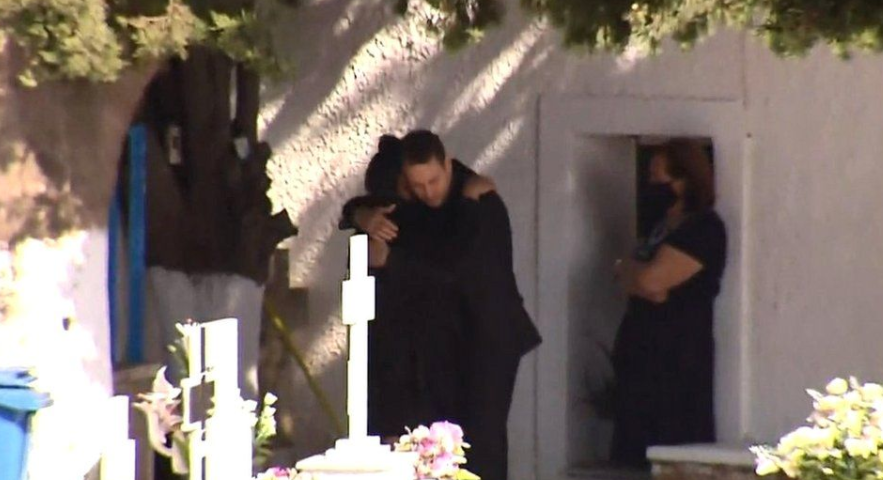 “Carolinen do ta dua gjithmonë”, piloti grek tregon pse përqafoi vjehrrën para se të arrestohej