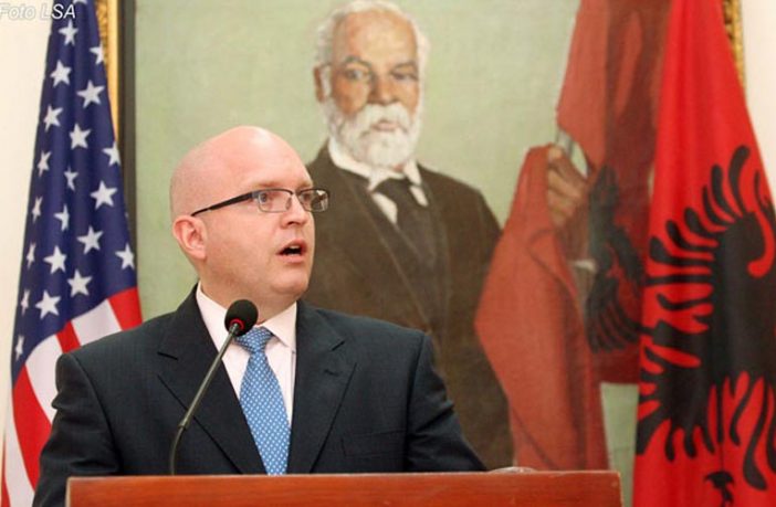 Zyrtari i lartë i SHBA viziton Shqipërinë, Philip Reeker takon sot Ramën dhe Bashën