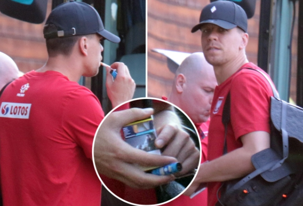 Plas skandali te Polonia, portieri Szczesny fotografohet duke pirë cigare