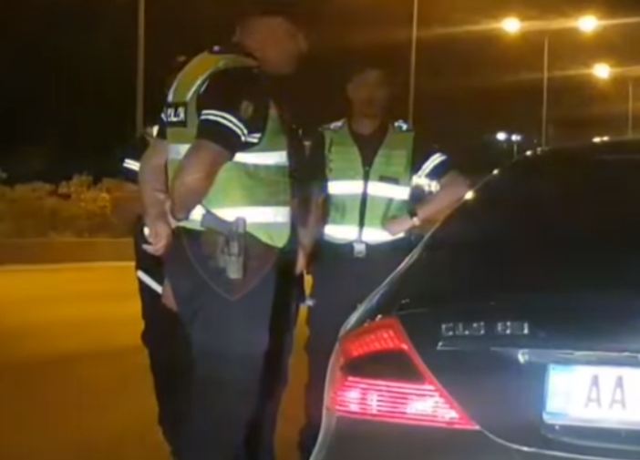 Me shpejtësi vrastare dhe me leje drejtimi të hequr, arrestohet 29-vjeçari