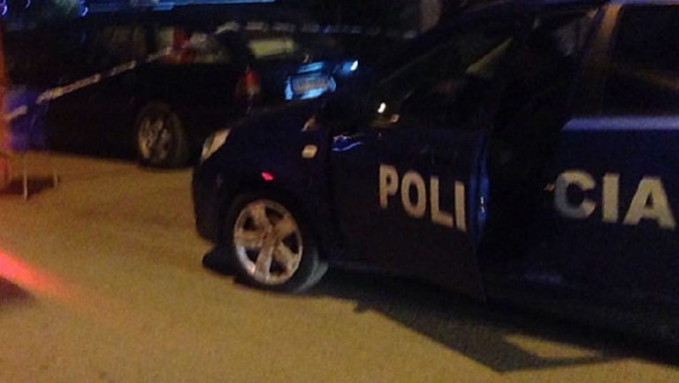 Vëllai vret motrën me armë, dyshohet se e mbante të vdekur në banesë prej ditësh