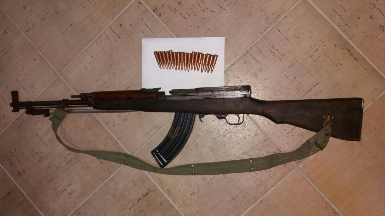 Sherr mes dy kushërinjve, njëri nxjerr armën, policia arreston autorin (EMRI)