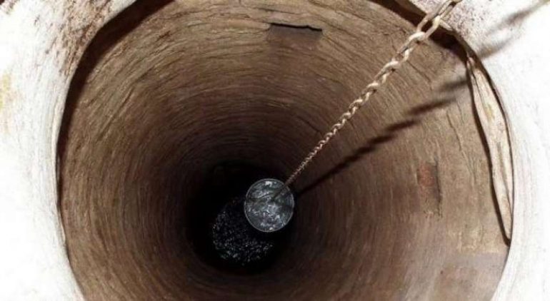 Rrëzohet aksidentalisht në pus, mbytet i moshuari në Durrës