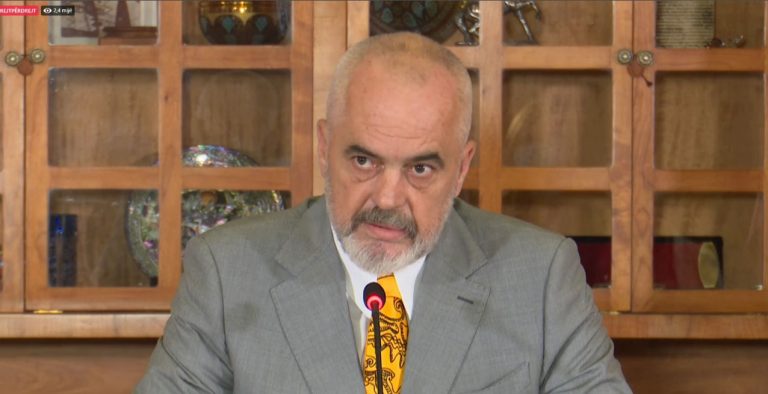 Rama thirrje bizneseve pa leje në vijën bregdetare: Largohuni me dëshirë