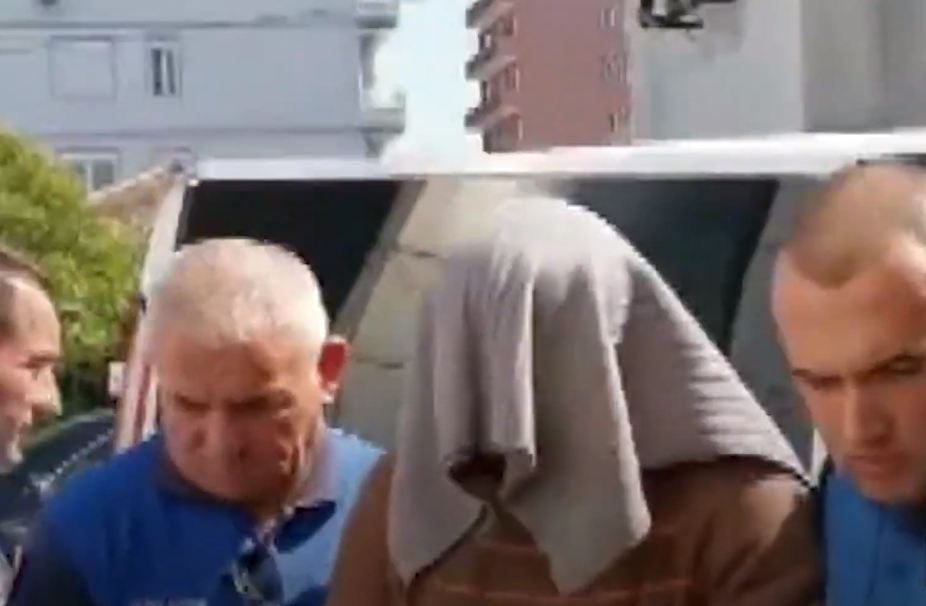 Me bluzë në kokë për të fshehur fytyrën/ Gjykata jep vendimin për 57-vjeçarin që vrau pronarin e lokalit