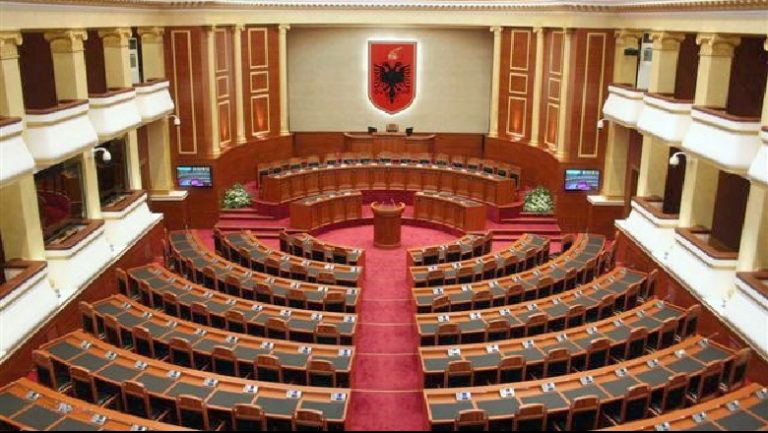 Përjashtimi i gazetarëve nga komisionet, Kuvendi: Vendimi bazuar në standardet më të mira europiane