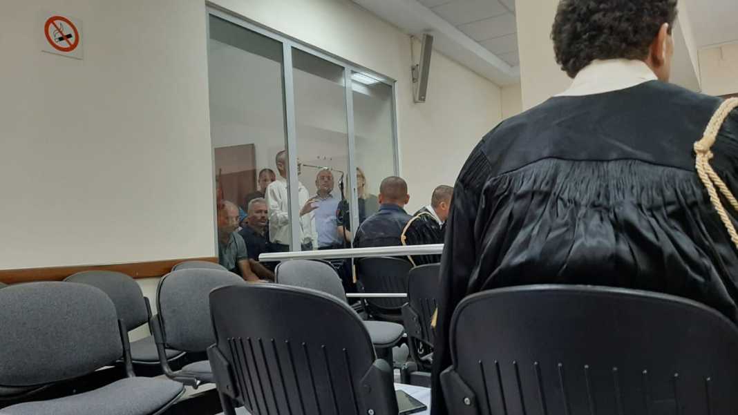 Nën akuzë për ngacmimin seksual të 3 të miturave, 61-vjeçarit i bie të fikët në gjyq