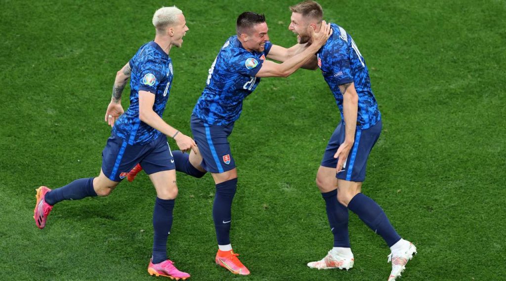 Lewandowski në hije, Szczesny në histori, Skriniar i jep 3 pikët Sllovakisë