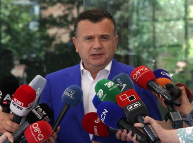 “Mos fol, o llapaqen”, Balla përballet me incidentin e sikletshëm