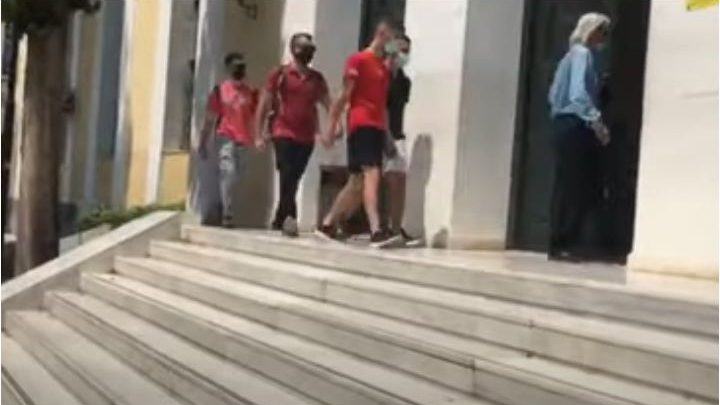 U arrestuan për përdhunimin e 19-vjeçares, flasin dy të rinjtë shqiptarë: Ajo erdhi vetë sepse e kishte ngacmuar seksualisht babai i saj