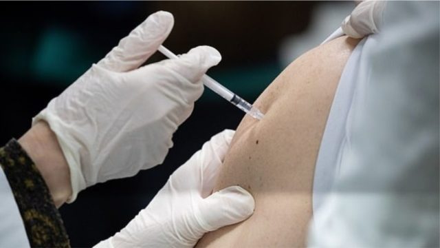 OBSH: Kategoritë e rrezikuara nga Covid-19, mund të vaksinohen çdo vit