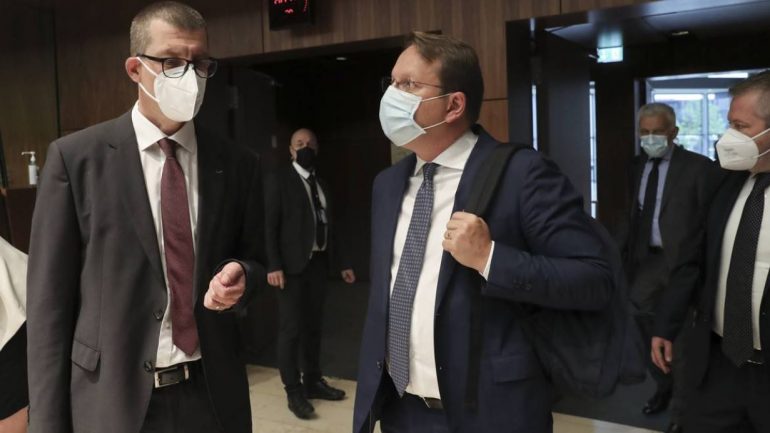 Negociatat, Varhelyi i zhgënjyer për vendimin negativ