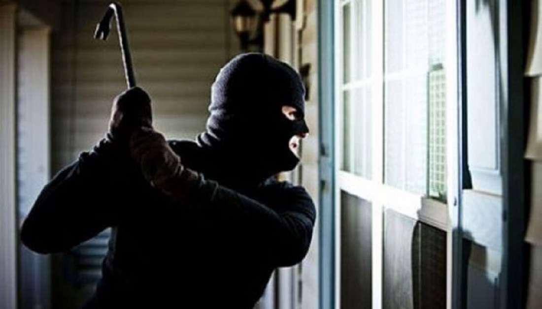 Akuzohen për vjedhje banesash dhe magazinash, arrestohen dy persona