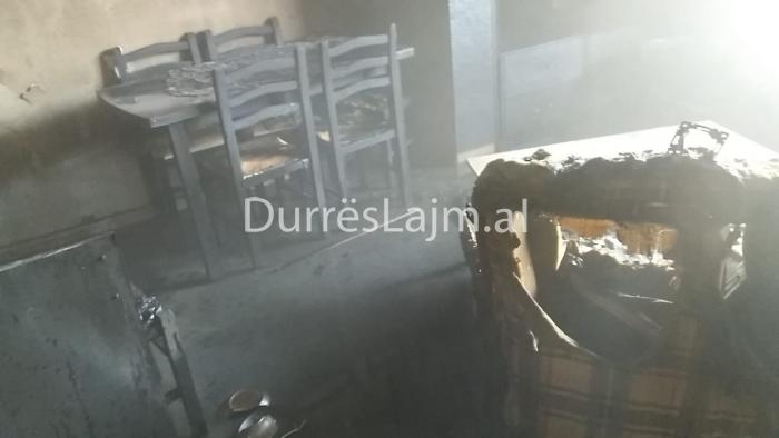 Zjarri në banesën dy katëshe në Durrës, policia: Nuk ka persona të lënduar