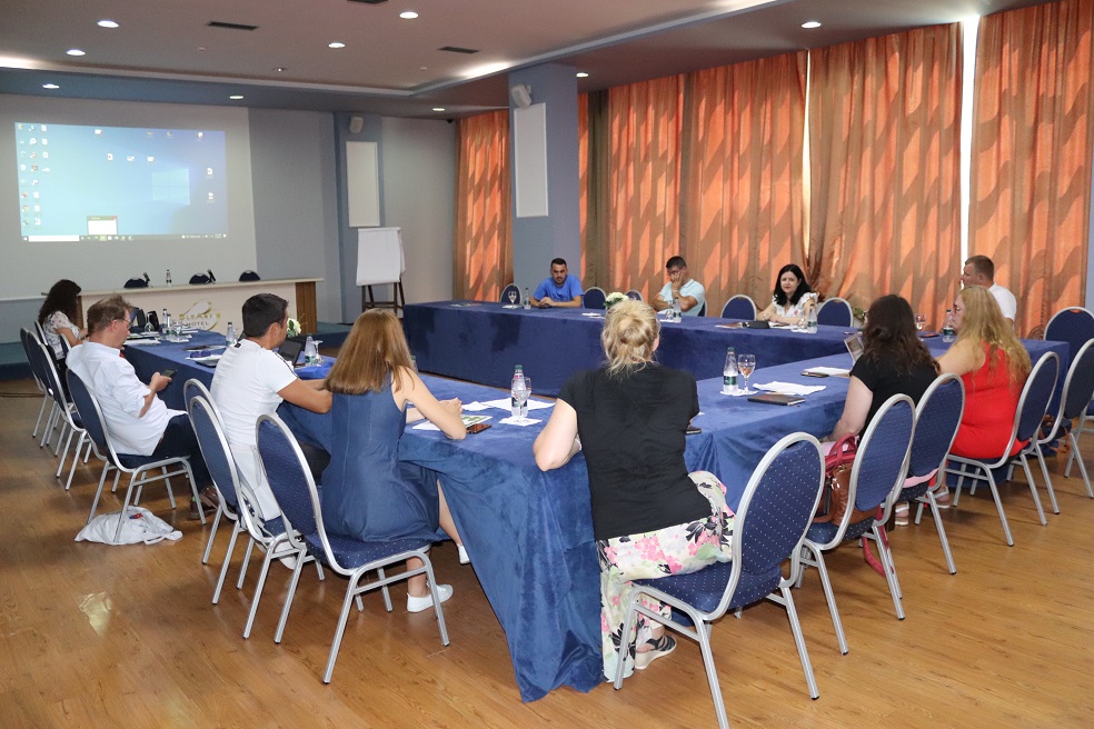 Ekspertët e vendeve të Vishegradit në fermat mikpritëse shqiptare