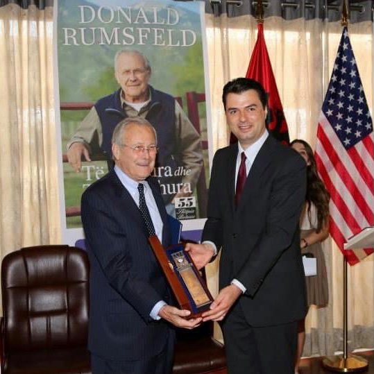 Ndarja nga jeta e ish-sekretarit amerikan të Mbrojtjes, Basha: Do kujtohet përherë si një mik i madh i shqiptarëve