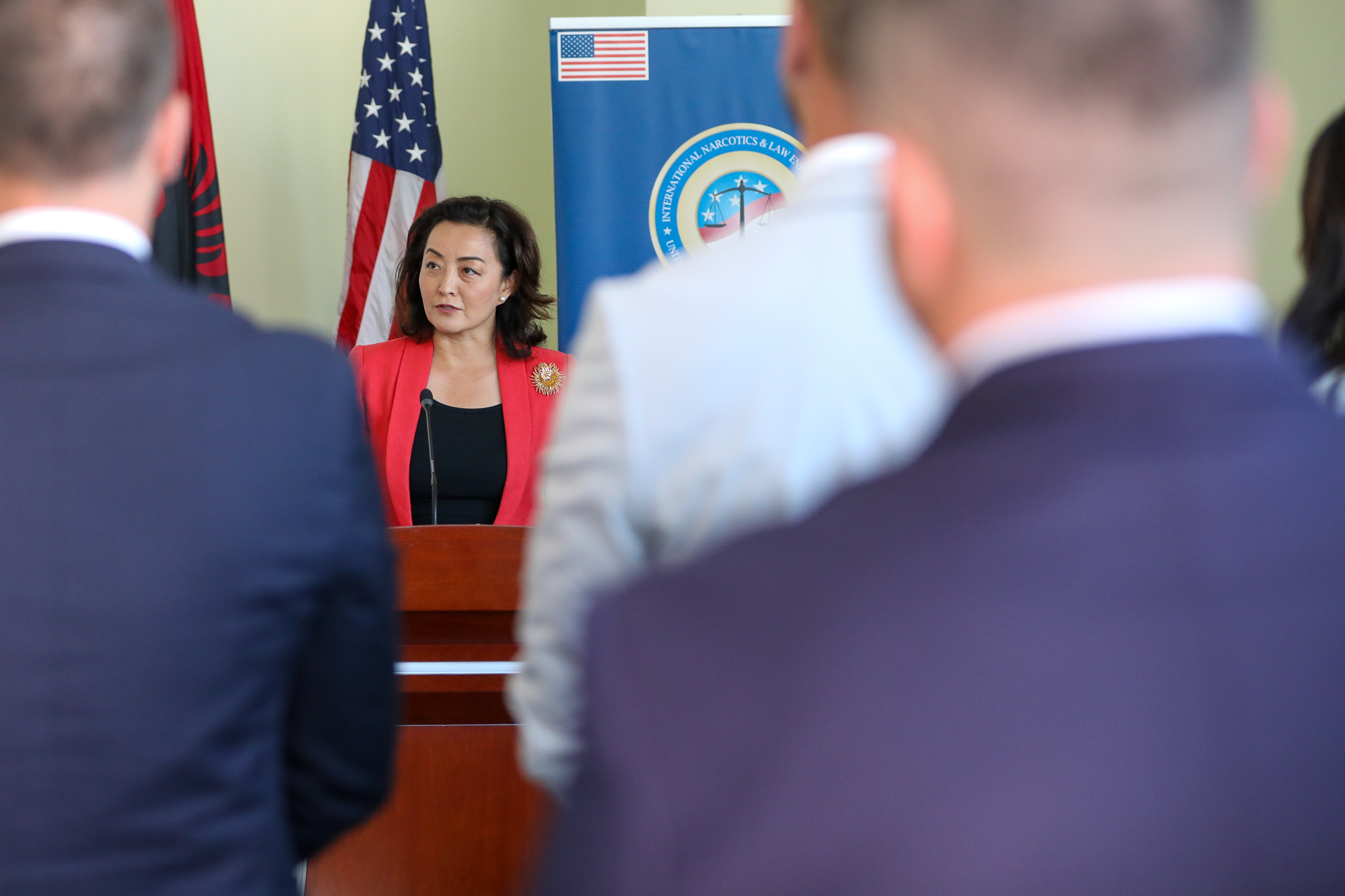 Ambasadorja Kim thirrje hetuesve të BKH: Këmbëngulni në punën tuaj, për luftën kundër korrupsionit