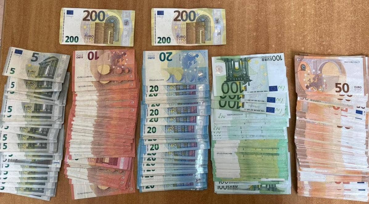 Drejt Dubait me 15 mijë euro të padeklaruara, zbulohet në Rinas 37-vjeçari
