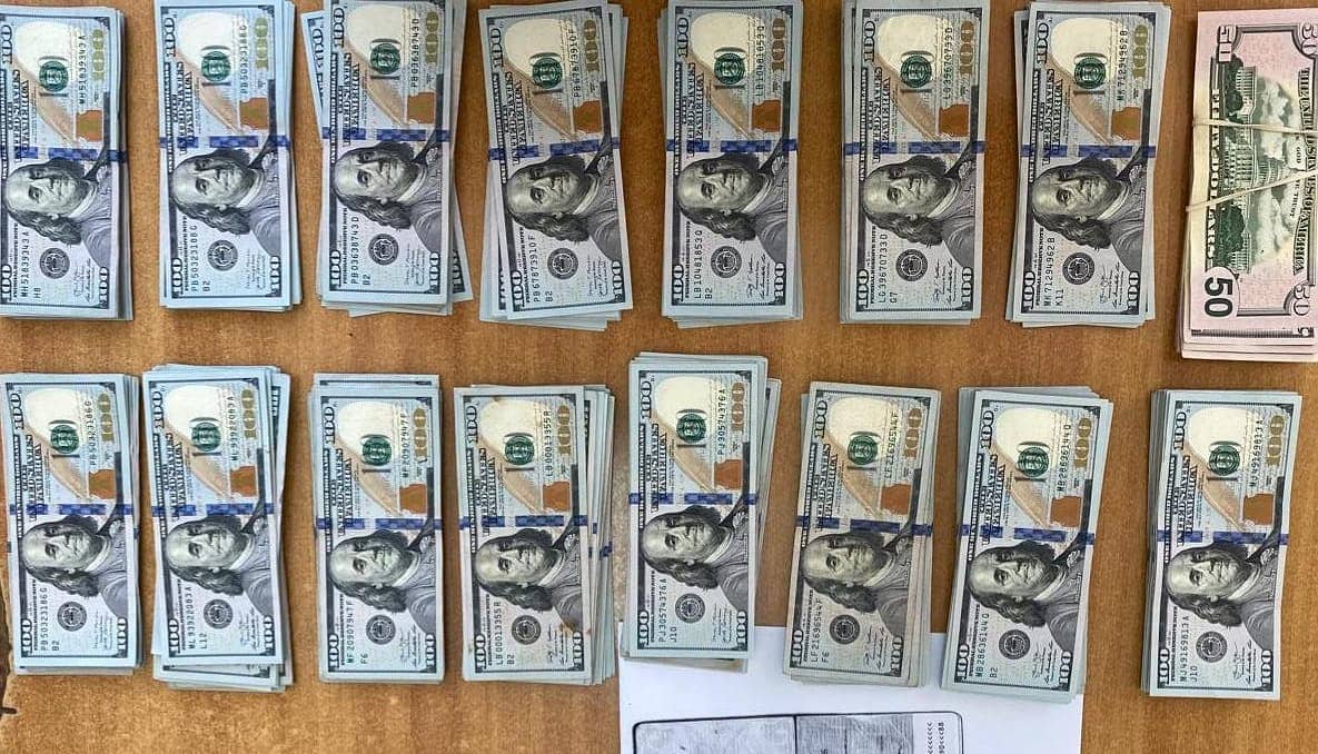 43-vjeçari kapet me 33 mijë dollarë të padeklaruara në Rinas