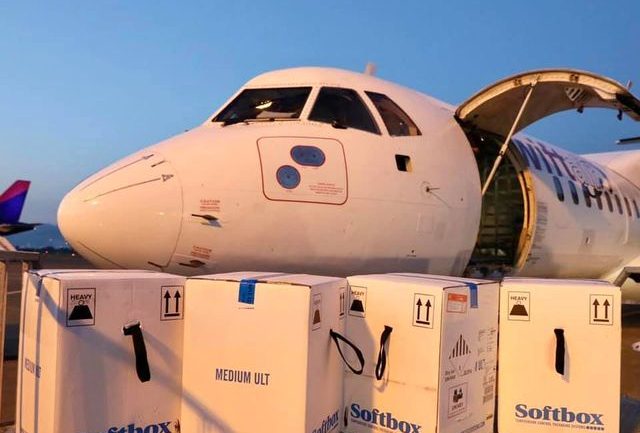 Mbërrijnë 18,720 doza të vaksinës Pfizer në Shqipëri