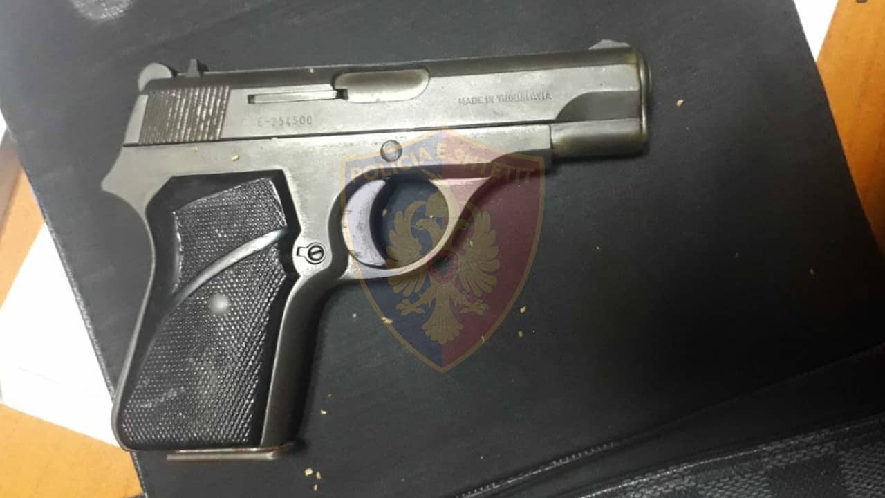 Qarkullonte me armë me vete, arrestohet 14-vjeçari