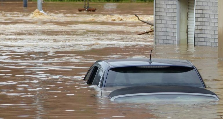 Mbi 100 viktima nga reshjet e shiut, moti i keq pritet të godasë Ballkanin