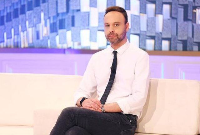 Moderatori shqiptar e pranon publikisht: Kam bërë dy herë botox