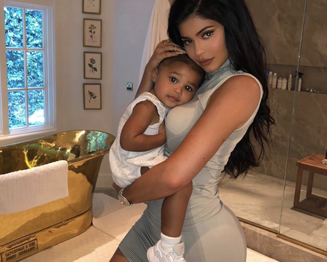 3-vjeçarja Stormi Webster ka zyrën e saj dhe ka nisur punën që tani (FOTO)