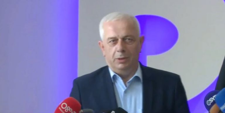 Kreu i komunës së Bujanovcit takon Bashën: Serbia po përdor metodën e spastrimit etnik, kërkojmë ndihmën e Shqipërisë