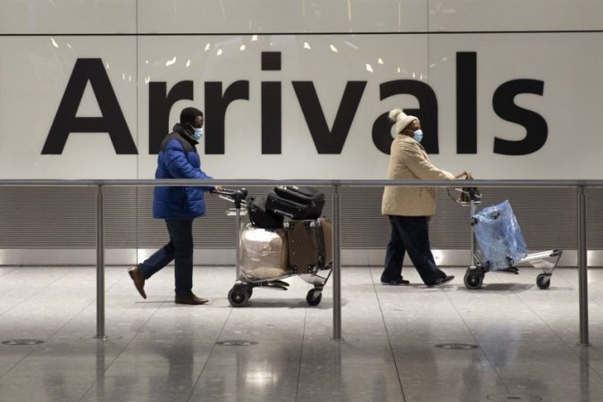 Britania e Madhe heq karantinën për turistët nga BE dhe SHBA