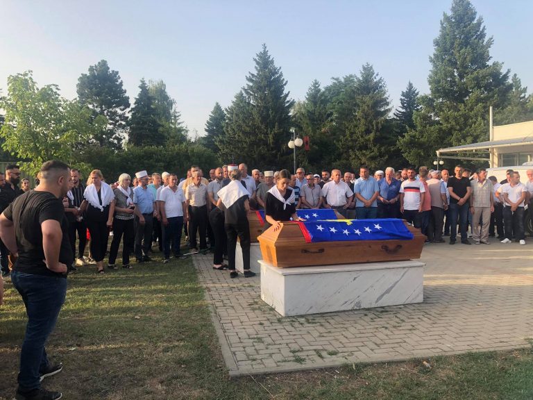 Humbën jetën në aksidentin tragjik në Kroaci, nënë e bijë përcillen në banesën e fundit