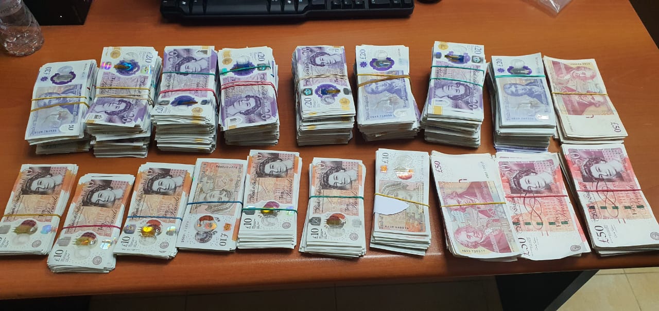 Sekuestrohen mbi 94 mijë paund në kufi, procedohet 49-vjeçari