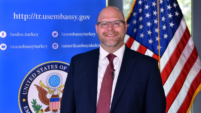 Presidenti Biden emëron diplomatin Jeffrey M. Hovenier për postin e ambasadorit të ardhshëm në Kosovë
